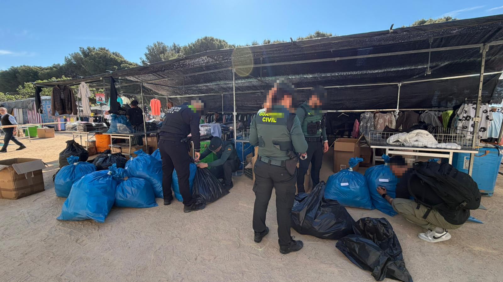 Una operació policial intervé peces presumptament falsificades al Mercat de Sant Feliu de Guixols que tindrien un valor de mercat 900.000 euros