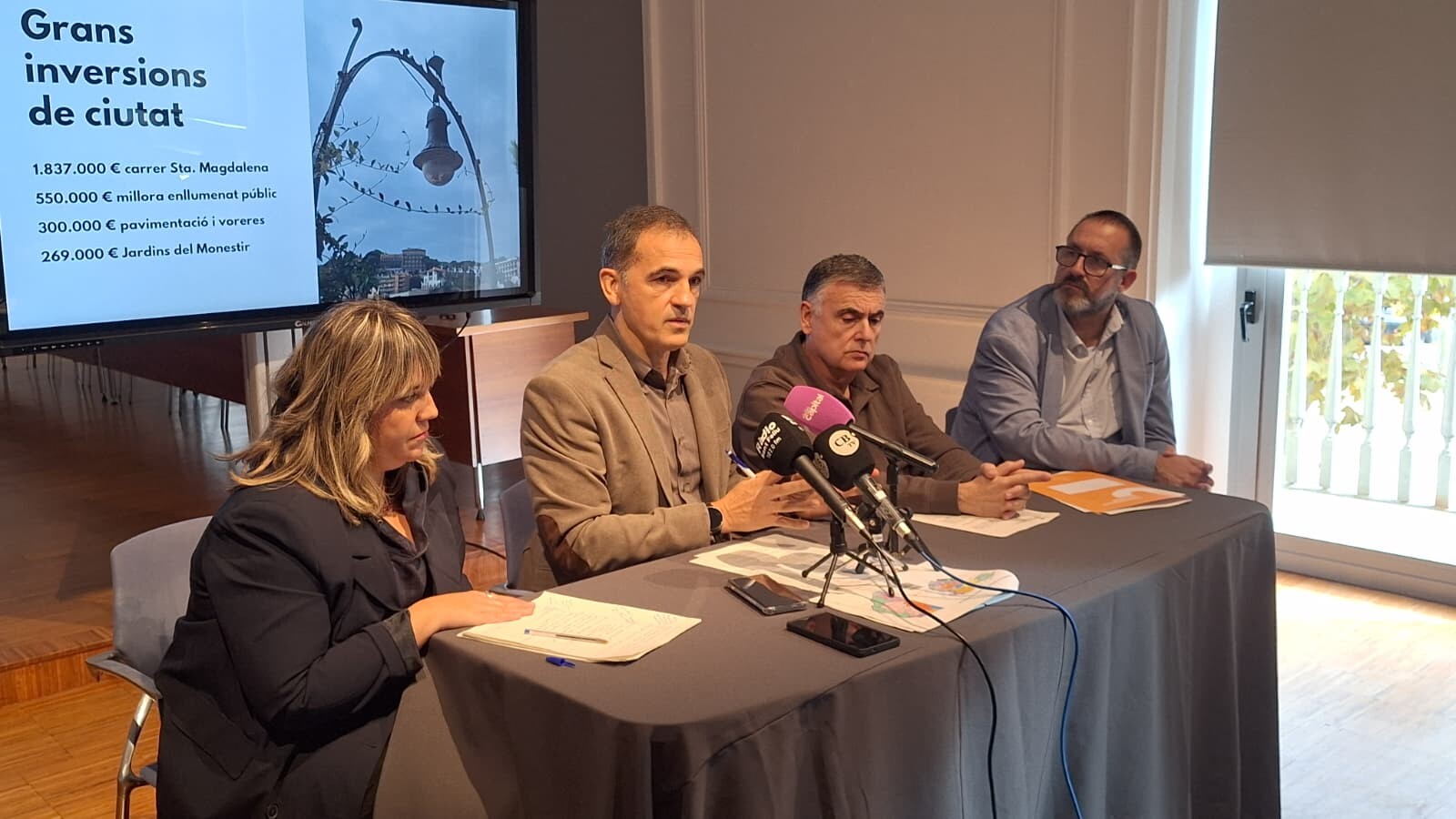 La gent gran tindrà el bus urbà gratuït. Es contracten més policies i càmeres, millor finançament de la Fundació Surís, i importants inversions en la piscina, equipaments esportius i en cultura,  claus del pressupost 2026